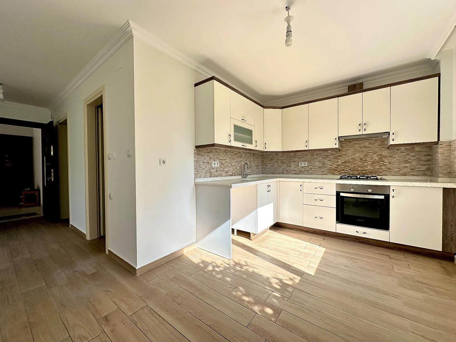 Zentrale Lage In Köyceğiz Mit Geschlossenem Balkon Und Klimaanlage 1+1 Wohnung