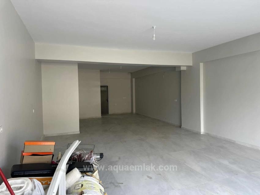 Ladenlokal/Geschäft Zu Vermieten In Der Toparlar Main Street