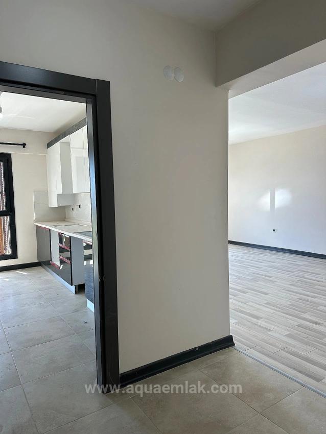 3+1-Zimmer-Wohnung Im 2. Stock Einer Wohnanlage Mit Sicherheitsdienst In Köyceğiz Zu Vermieten. Alle Zimmer Sind Klimatisiert.