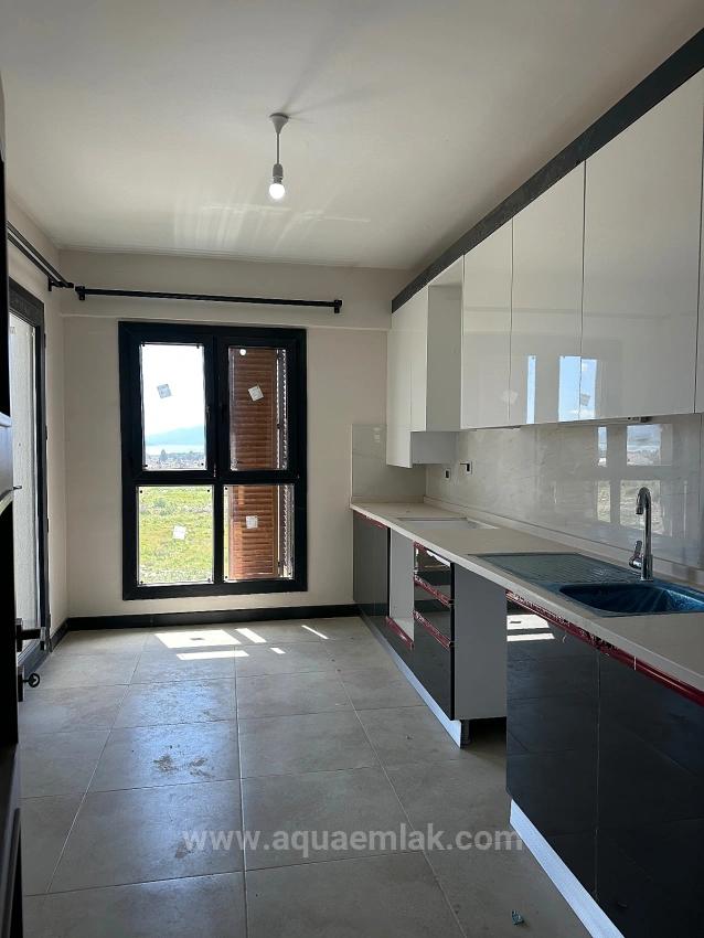 3+1-Zimmer-Wohnung Im 2. Stock Einer Wohnanlage Mit Sicherheitsdienst In Köyceğiz Zu Vermieten. Alle Zimmer Sind Klimatisiert.