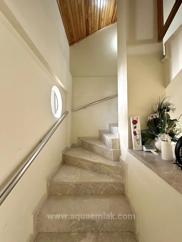 Villa Mit Pool Auf Einem Grundstück Im Stadtteil Fethiye Akarca