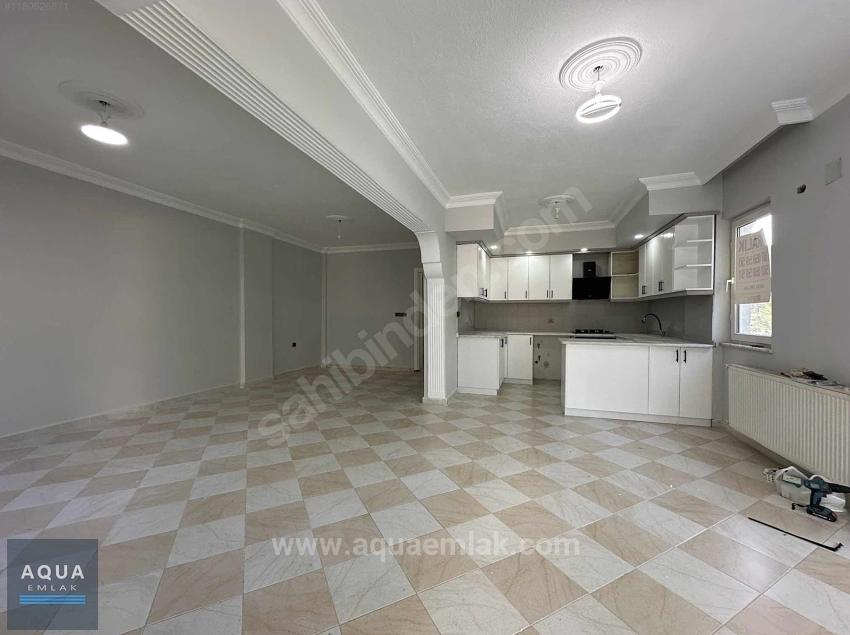 5-Zimmer-Wohnung Mit 1 Wohnzimmer Im Stadtzentrum In Einer Wohnanlage Mit Zugangskontrolle Zu Vermieten.