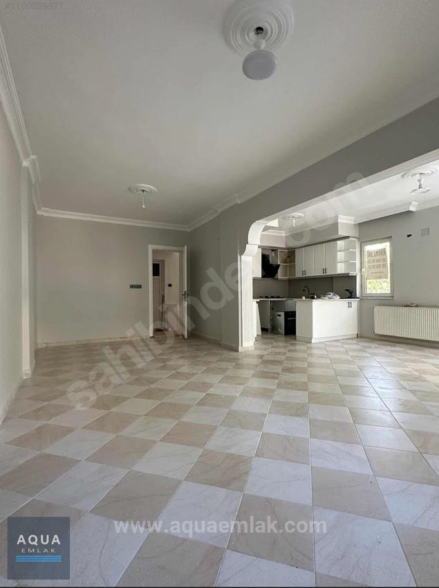 5-Zimmer-Wohnung Mit 1 Wohnzimmer Im Stadtzentrum In Einer Wohnanlage Mit Zugangskontrolle Zu Vermieten.