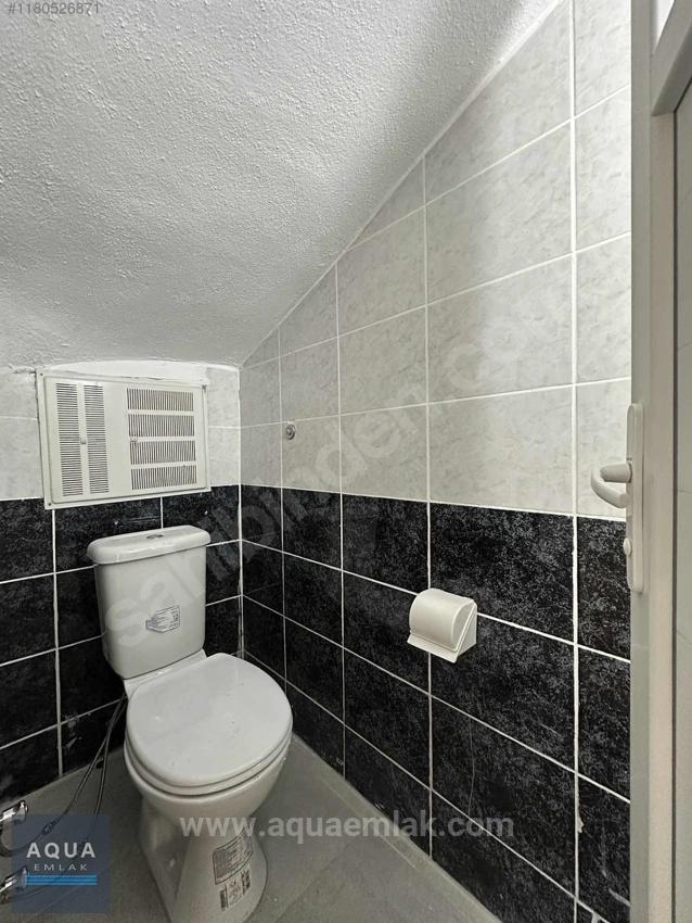 5-Zimmer-Wohnung Mit 1 Wohnzimmer Im Stadtzentrum In Einer Wohnanlage Mit Zugangskontrolle Zu Vermieten.