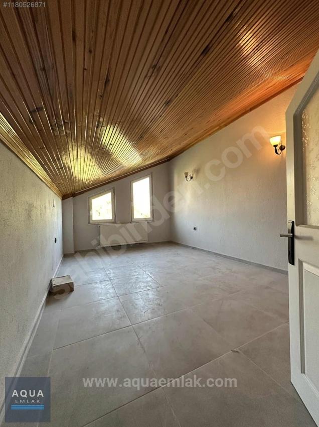 5-Zimmer-Wohnung Mit 1 Wohnzimmer Im Stadtzentrum In Einer Wohnanlage Mit Zugangskontrolle Zu Vermieten.