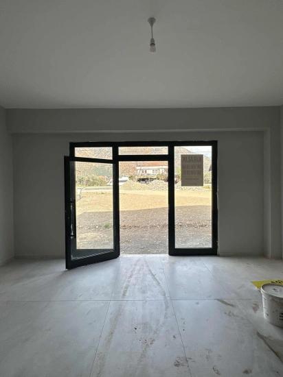 Ladenlokal/Geschäft Zu Vermieten In Der Toparlar Main Street