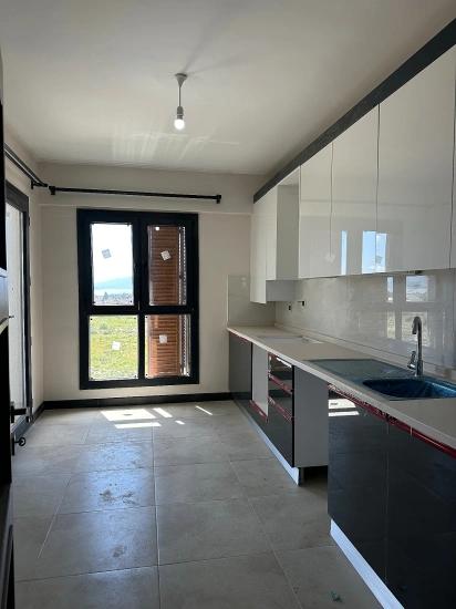 3+1-Zimmer-Wohnung Im 2. Stock Einer Wohnanlage Mit Sicherheitsdienst In Köyceğiz Zu Vermieten. Alle Zimmer Sind Klimatisiert.