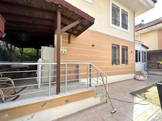 Villa Mit Pool Auf Einem Grundstück Im Stadtteil Fethiye Akarca