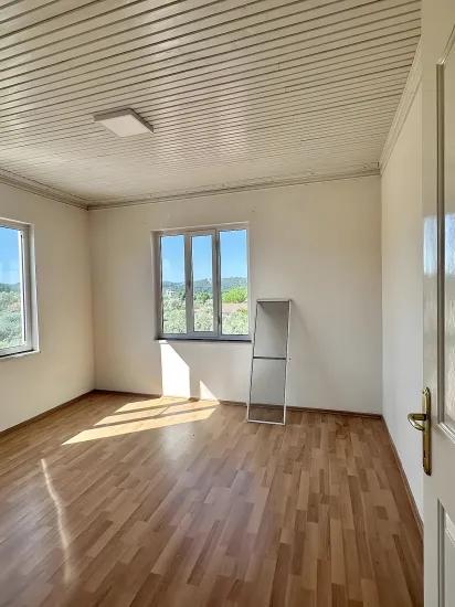In Zeytinalanı Mahallesi, Spacious 3+1 Flat For Rent In Köyceğiz.