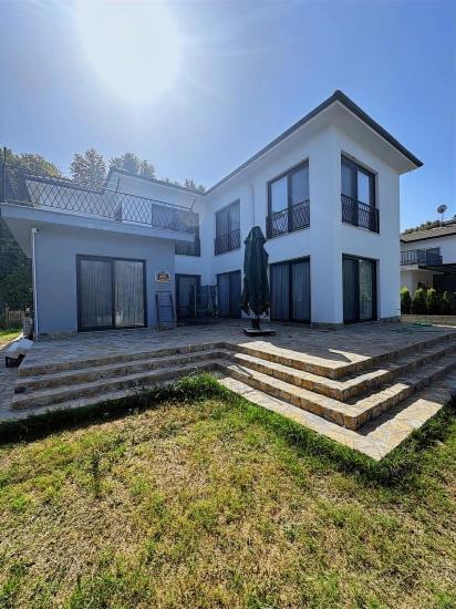 Freistehende Villa Mit 4+1 Bädern In Köyceğiz Zu Vermieten. Alle Zimmer Klimatisiert.