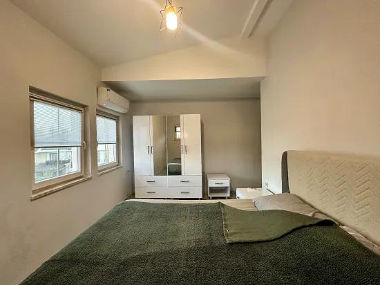 Im Zentrum von Köyceğiz klimatisiert und möbliert Duplex 3+1 Wohnung