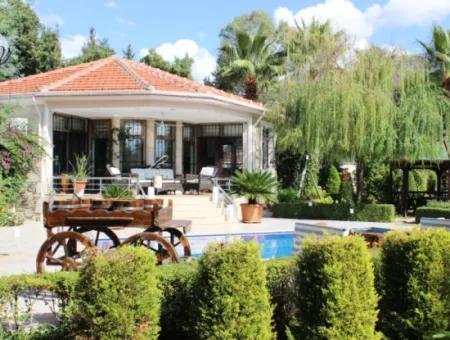 Luxusvilla Mit Pool In 1458 M² Grundstück Zum Verkauf In Köyceğiz