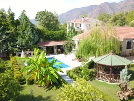 Luxusvilla Mit Pool In 1458 M² Grundstück Zum Verkauf In Köyceğiz