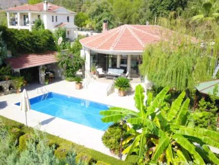 Luxusvilla Mit Pool In 1458 M² Grundstück Zum Verkauf In Köyceğiz