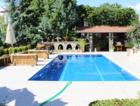 Luxusvilla Mit Pool In 1458 M² Grundstück Zum Verkauf In Köyceğiz