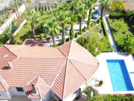 Luxusvilla Mit Pool In 1458 M² Grundstück Zum Verkauf In Köyceğiz