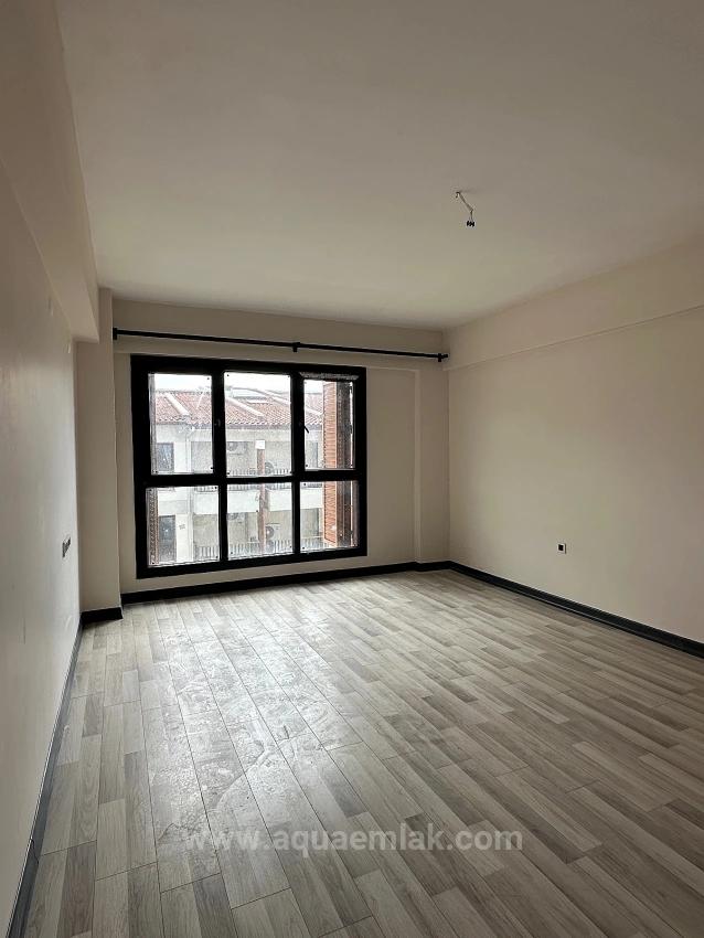 2+1 Apartment For Rent In Köyceğiz, 2Nd Floor, All Rooms Air-Conditioned, Within A Complex