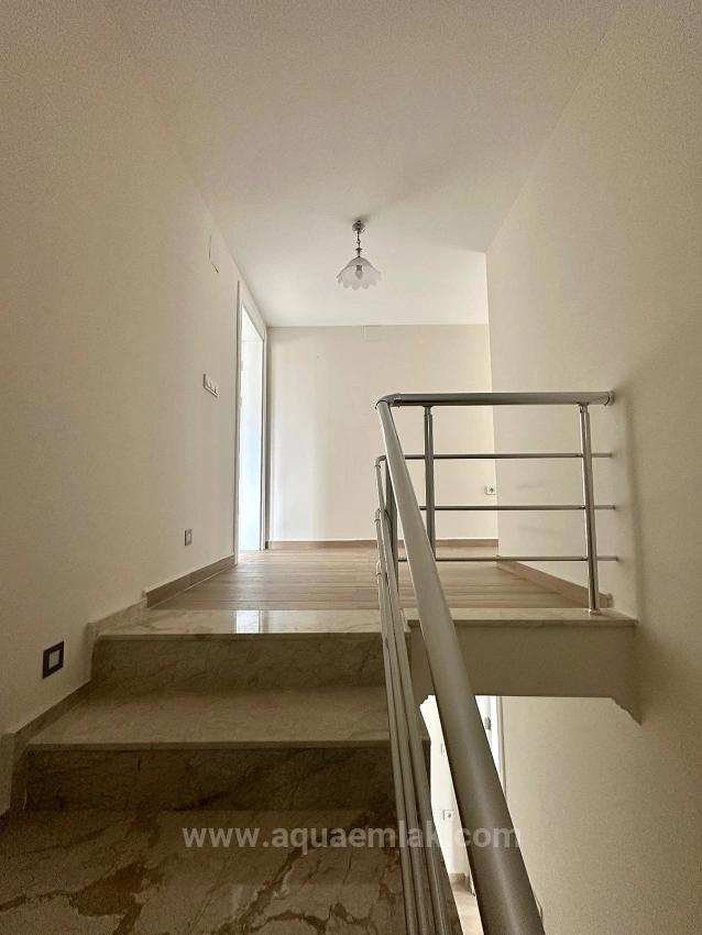 В Центре Города Кёйджегиз Сдаются В Аренду Три Двухуровневые Квартиры С Кондиционерами (3+1).