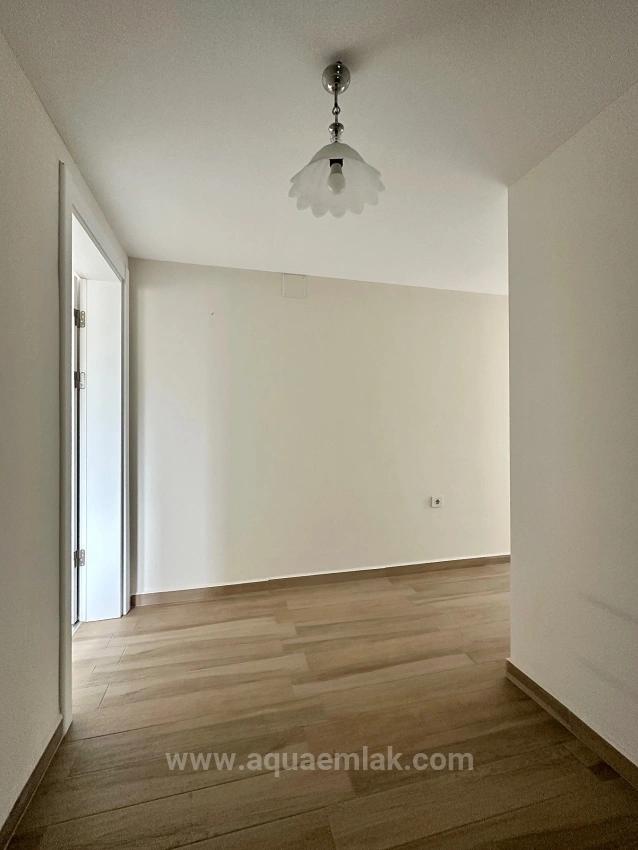 В Центре Города Кёйджегиз Сдаются В Аренду Три Двухуровневые Квартиры С Кондиционерами (3+1).