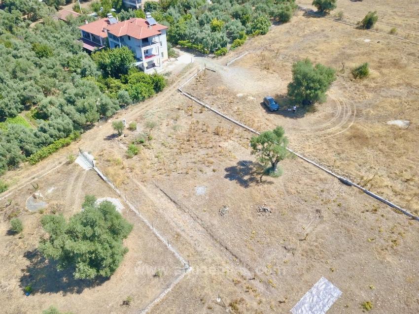 Zeytinalanında Göl Manzaralı 930M2 Hisseli Satılık Arazi