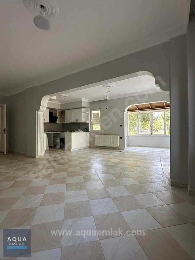 Merkezde Ve Site İçerisinde 5 Oda 1 Salon Kiralık Ev