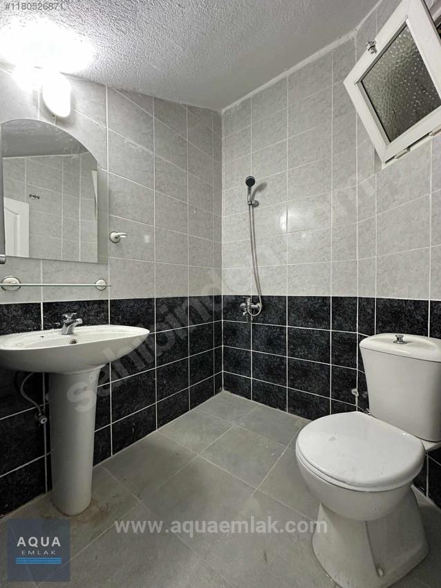 Merkezde Ve Site İçerisinde 5 Oda 1 Salon Kiralık Ev