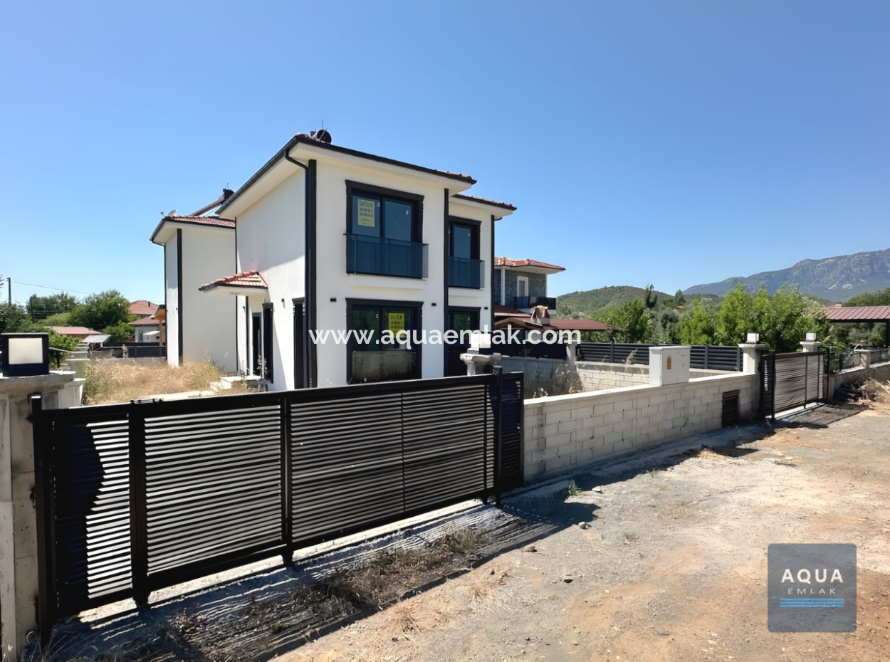 Köyceğiz Beyobası Mah. Yeni Yapılmış 2+1 Özel Bahçeli Ev