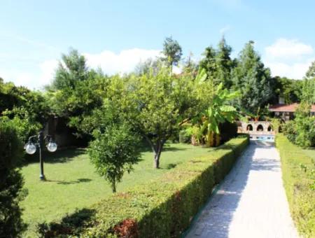 Köyceğiz'de Satılık 1458 M² Arsa İçerisinde Havuzlu  Lüks Villa