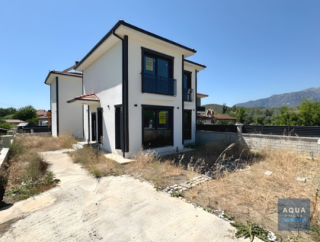 Köyceğiz Beyobası Mah. Yeni Yapılmış 2+1 Özel Bahçeli Ev